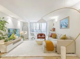 Pacific Chic Luxury Pad 2 - Beachfront Aircon Lift