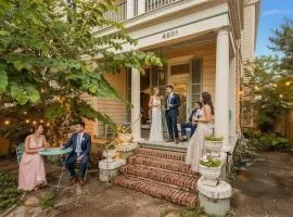 3 or4BR 2A, Gorgeous, FQ, Streetcar, Courtyard sleeps 8