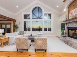 Farmington Oasis-Views Space & Comfort