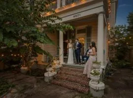 6BR 3 BA HUGE, Balcony, Cemetery, Streetcar sleeps 12!