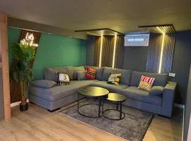 KARIAN Luna -Luxury Apt with Private Cinema in City Center