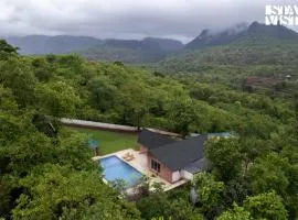 StayVista at Milestone Villa with Pool, Mountain View