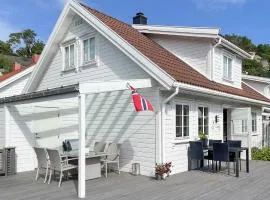 Cozy Home In Lindesnes With Wifi