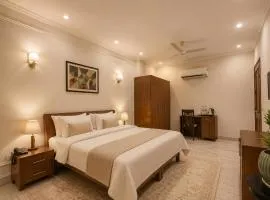 Hotel Heaven Silk 108, Near Galleria Market & Phase I Metro