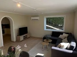 Central 2-Bedroom Apartment with Free Parking