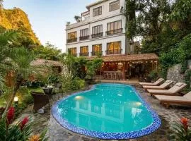 Catba Backpackers - Sea Vibe Pool Bar & Bungalow