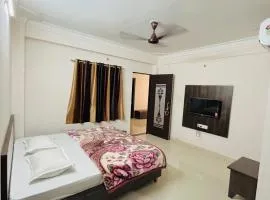Hotel Chandram 966o9o1oo6 400mtr from shreenathji temple By SK