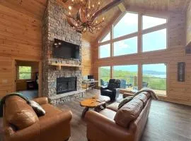 Stunning Lake Views · 3BR Cabin · Eureka Springs