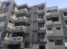 Convastay Gajel- Near Apollo Greams Road