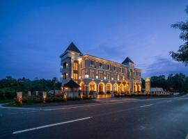 HOTEL MARIAPARk, хотел в Vāzhākulam