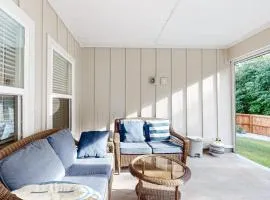 Gorgeous coastal home with plenty of space close to everything - dog friendly