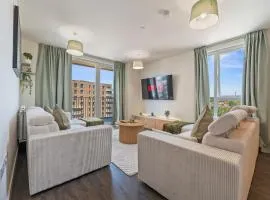 Luxe Stay 2BR 2BA 4 Stops To Wembley Sleeps 8