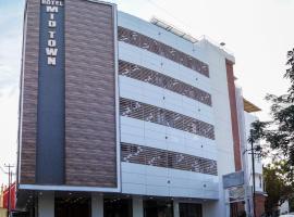 Hotel Midtown, hotel em Vadodara