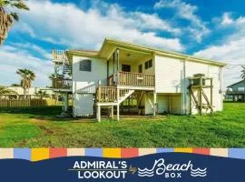 Beach bungalow with multiple decks, only 3-4 blocks from the beach