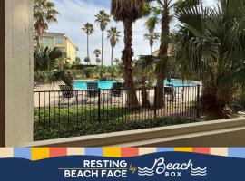 Modern condo right across from beach and pool, hotel a Galveston