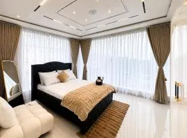 One Plus One Luxe Retreat with Airport Pickups