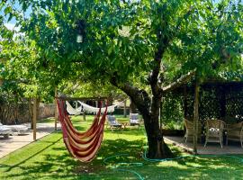 Hotel Doña Sancha, готель у місті Коваррубіас