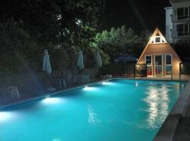Cottage by the sea, hotel a Kobuleti