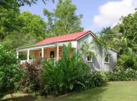 Whitsunday Cane Cutters Cottage, rumah percutian di Cannon Valley