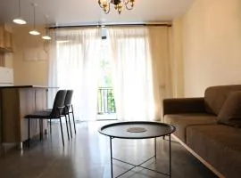 Newly Renovated 10 Min To Center