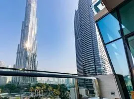Rovostays 3 Bed Room Apartment in Downtown