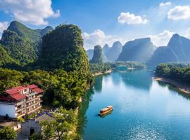 Viesnīca Yangshuo River Lodge Hotel--English speaking team&Swimming pool&Activties organized&Free pick up from Airport or TS over 3 nights pilsētā Janšuo
