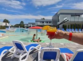 Hotel i Apartamenty Gorzelanny Dźwirzyno, hotel u gradu 'Dźwirzyno'