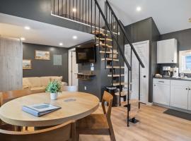 Pelican Cliff Cottage - Tiny Home at Hampton Beach, hotel in Hampton