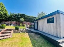 Plas Bach Annexe - Stylish Garden Annexe in the Heart of Prestatyn North Wales Less than 5 mins walk to high street We welcome workers couples solo travellers or small families