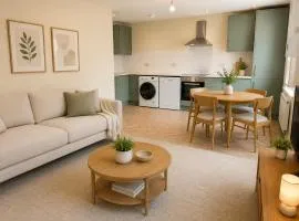 Boutique 2Bed Townhouse | Bourne Centre | Sleeps 4