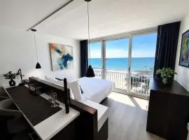 Oceanfront Pierfection by Casanita - Lux Suite