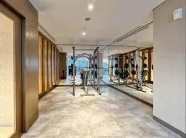 Rovostays Luxury Apartment Near Burj Khalifa and Dubai Mall in Downtown