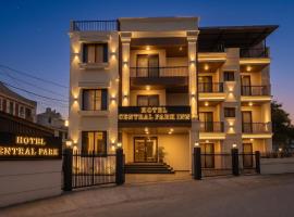 Hotel Central Park Inn,، فندق في دهرادون
