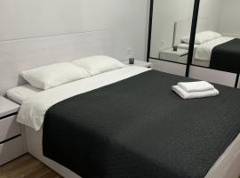 Apartament modern cu dormitor separat si balcon panoramic, hotel din Căuşeni