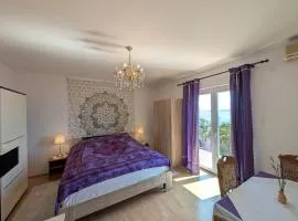 Lila Ferienwohnung mit Meerblick am Meer ca 180 Meter Luftlinie vom Strand