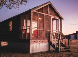 Lakeview Cedar Cabin - 7, hotel i Mead