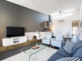 Magnificent Apartment + FREE car park near CBD