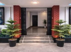 Elegant 4 Bedroom Home Sleeps 8 with Private Parking