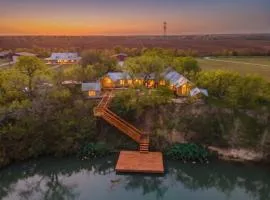Riverfront Estate - Pool, Hot Tub - Sleeps 24