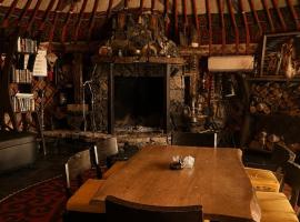 Ak-Tengir Yurt Resort, hotel v destinaci Tossor