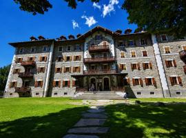 Attic historic building with air conditioning, Hotel in Ceresole Reale