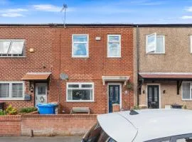 Spacious 3BR Home 15 Mins to Manchester