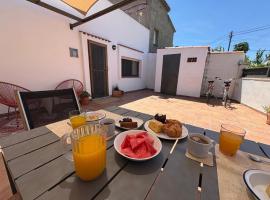 Sant Jaume d'Enveja में, होटल Casita Playa & Terrazas by Rincones Mediterráneos