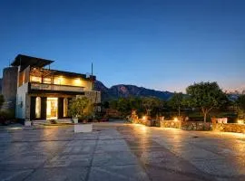 The Nivaas at Berhins - 4 BHK luxury farm with Pool, BBQ, Lawn in Pushkar