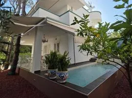 Villa Dyrrahu with Pool & Sea Access