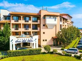 Hotel Oasis Del Mare โรงแรมในLozenets