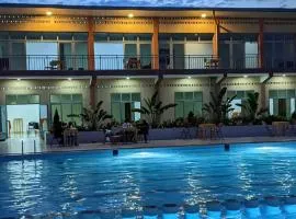 Chris Hotel