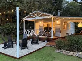 The Banya Place - renovated cabin in Bright