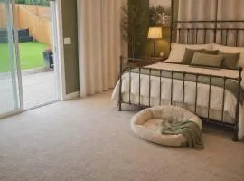 casa loma Okanagan Hideaway, Lake views & Outdoor Adventures