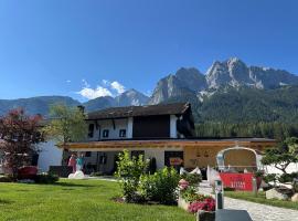 Bayern Resort Hotel - Adults only - mit Zugspitzblick - Eibsee-Nähe - Wellnessbereich - Naturpool im Sommer, hotel v destinaci Grainau
